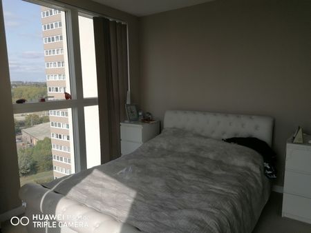 3 Bed Flat, Pump House Crescent, TW8 - Photo 2