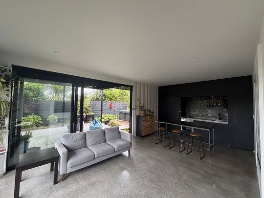 Charming 2 bedroom shed/house with grazing - Photo 1