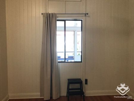 Perfect Share House in Unbeatable Location - Photo 2