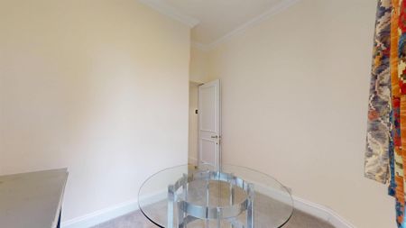 3 bedroom property to let - Photo 4