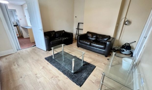 Fantastic 3 Bedroom Student Property - Photo 1