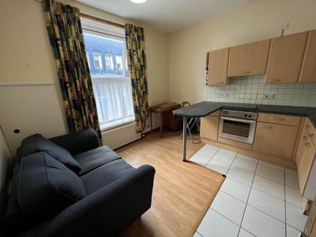 1 bedroom flat to rent - Photo 3