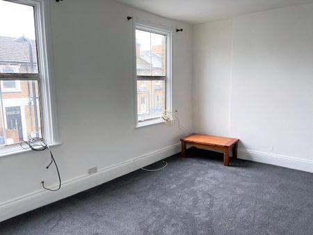 3 bedroom flat to rent - Photo 2
