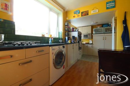 3 bedroom semi-detached house to rent - Photo 2