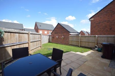 3 bedroom detached house to rent - Photo 2