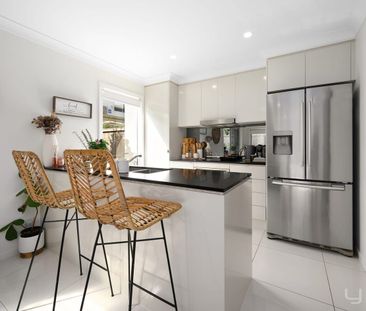 Modern townhome living with fresh upgrades - Photo 4