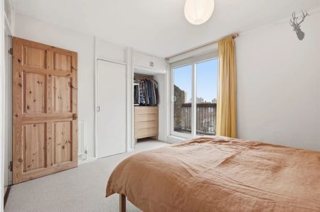 2 Bedroom Flat - Purpose Built - Photo 4