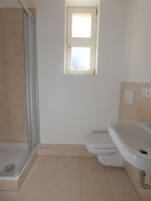 Gemütliche 2-Zi. Whg. mit Loggia, Parkett, Außenrollos - Foto 1