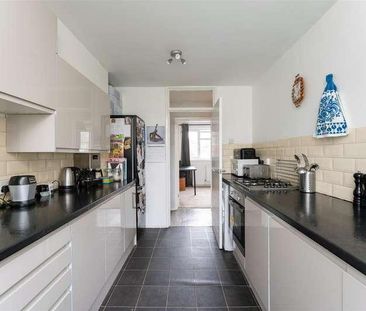 Brading Crescent, Aldersbrook, E11 - Photo 2