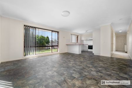 GREAT FAMILY HOME - Photo 3