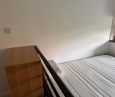 Studio Flat, Minster Road, NW2 - Photo 1