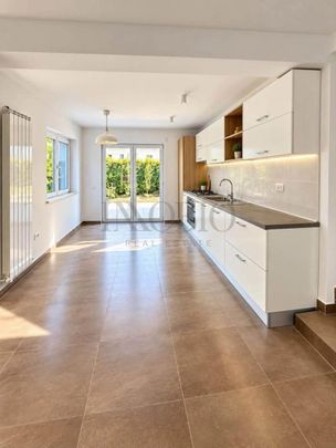 Vila Premium cu Piscina Privata, Curte Generoasa si 5 Locuri - Fotografie 1