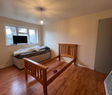 Butterwick - Photo 2