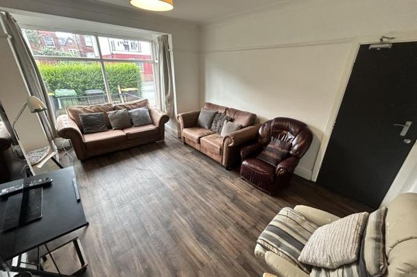 Headingley Avenue - , - Photo 1