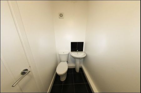 1 bedroom duplex flat in Leeds - Photo 5