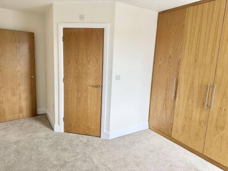 3 bedroom flat to rent - Photo 2