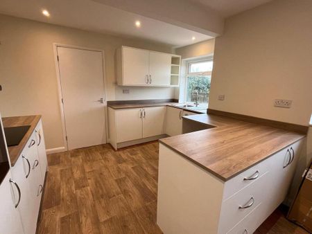 3 bedroom semi-detached house to rent - Photo 5