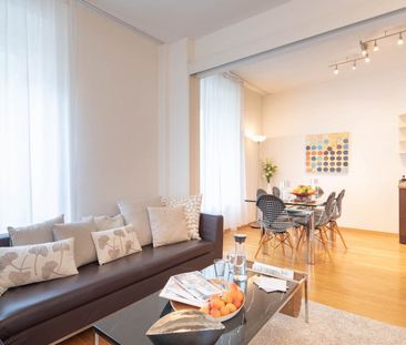 Charmante, möblierte 2.5-Zimmer-Altbauwohnung mit Balkon in Zürich Wiedikon - Foto 1
