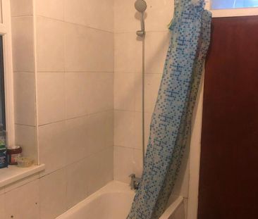 Room in a Shared House, Great West Road, TW5 - Photo 1
