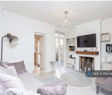 1 bedroom in a house share to rent - Photo 1