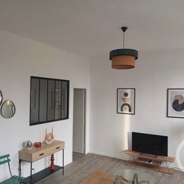 Location Appartement 2 pièces 47m² MARSEILLE 4ème - Photo 1