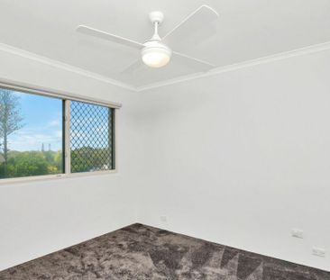 SPACIOUS BEACHFRONT LIVING - TOP FLOOR APARTMENT - Photo 2