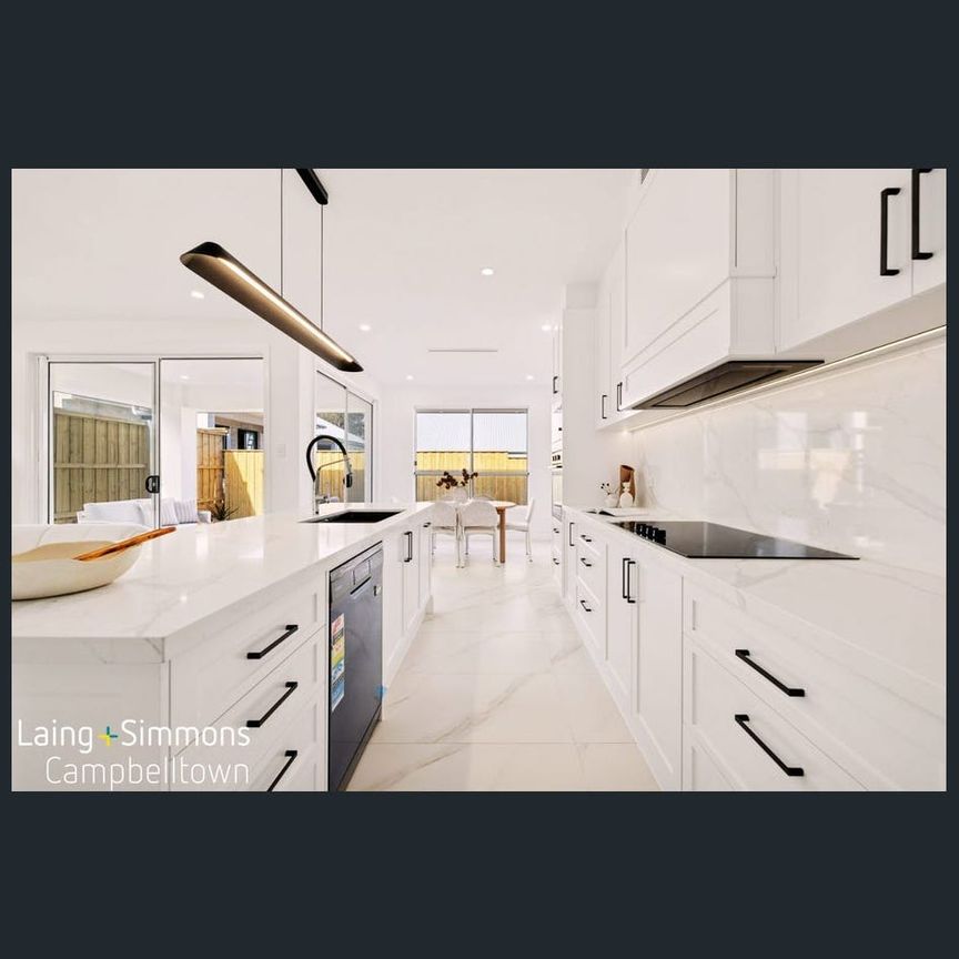 Stunning Family Home - Photo 1