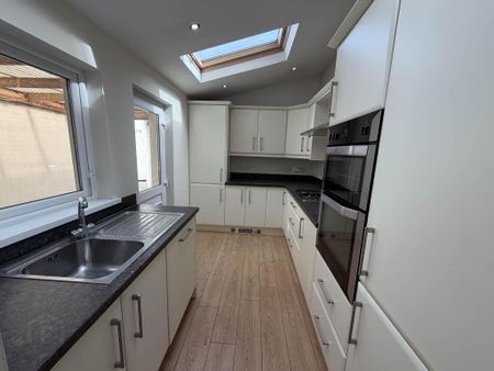 8 Jocelyn Gardens, Belfast, BT6 9BA - Photo 5