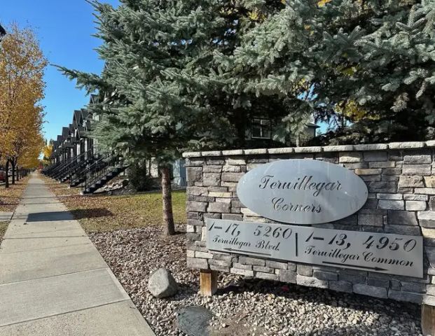 Impeccable 3-bed, 2.5-bath townhouse overlooking a beautiful park | 9 - 4950 Terwillegar Common Northwest, Edmonton - Photo 1