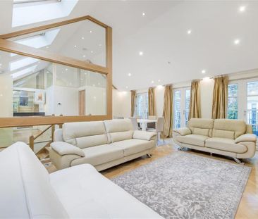 3 bedroom mews to rent - Photo 1