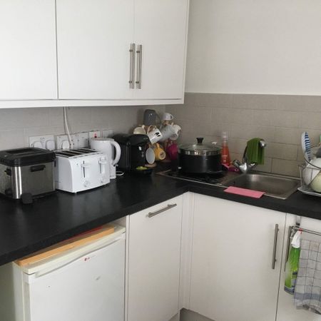 Room in a Shared House, Bovill Road, SE23 - Photo 3