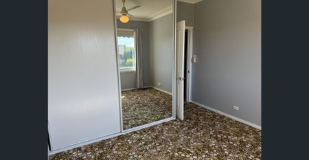 Views to the Hunter River.. Retro Fitout… Updated Bathroom - Photo 5