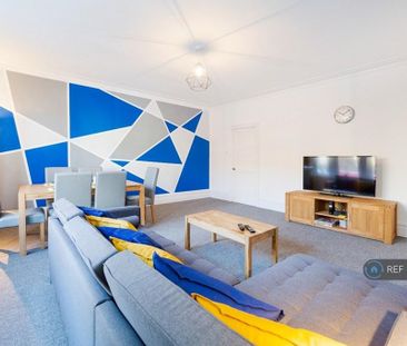 3 bedroom flat to rent - Photo 3