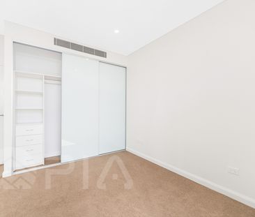 Brand new apartment with commanding view - Photo 6