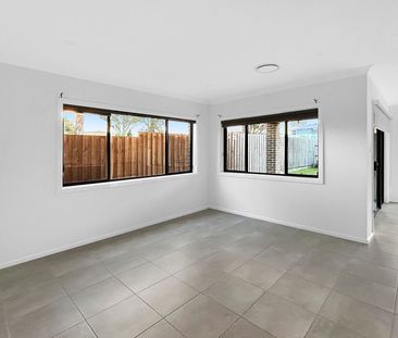 Modern 4 bedroom home - Photo 2
