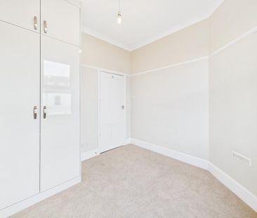 4 bedroom flat to rent - Photo 3