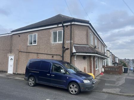 2 bedroom flat to rent - Photo 2