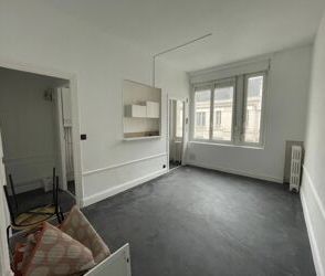 Location Appartement 5 pièces 130 m2 à Saint-Quentin - Photo 3