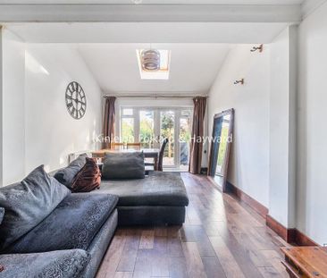 4 bedroom semi-detached house to rent - Photo 3