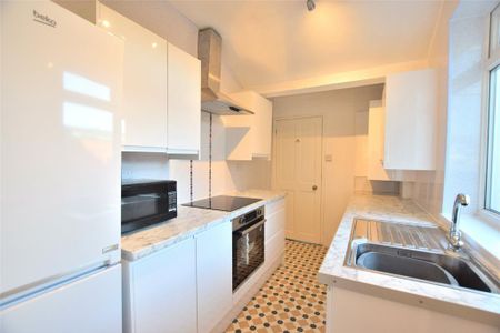 3 bedroom apartment to rent - Photo 2