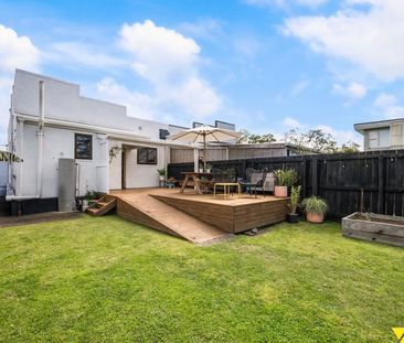 Versatile Living in the Heart of Onehunga - Photo 3