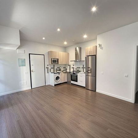 Alquiler de piso en Calle Tántalo - Photo 1