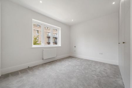 4 bedroom semi-detached house to rent - Photo 5