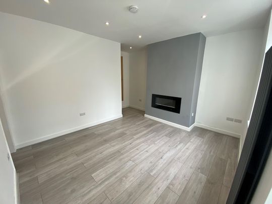 Swaine Hill Crescent, Leeds, Yeadon - Photo 1
