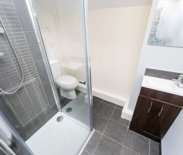 Manor Drive, Leeds - Photo 1