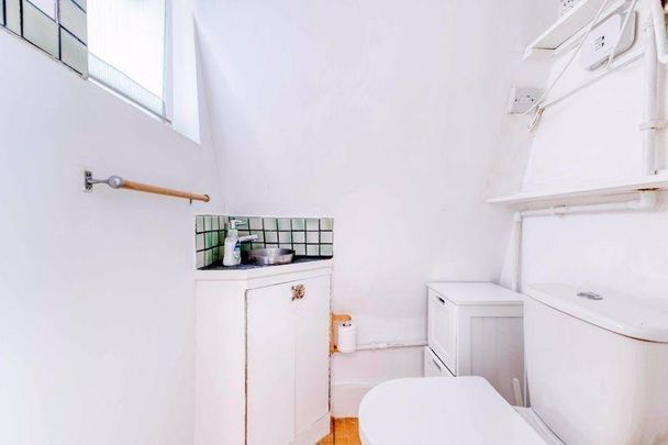 1 bedroom property to let - Photo 1