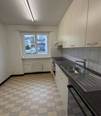 Rent a 4 rooms apartment in Bülach - Photo 1