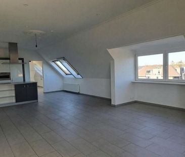 Ruim en lichtrijk dakappartement met 2 slaapkamers en ondergrondse ... - Foto 4