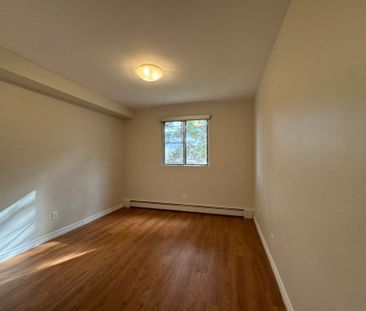 For Lease - 5611 Valley Way Unit# 319, Niagara Falls, Ontario - Photo 3