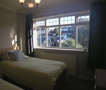 Moss Grove, Kingswinford - Photo 2